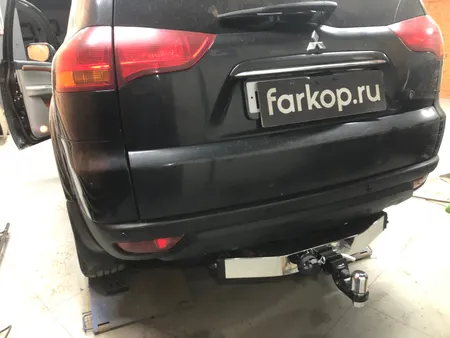 Фаркоп TowRus для Mitsubishi Pajero Sport 2008-2017 (с нерж. накладкой) 159366 в Волгоград