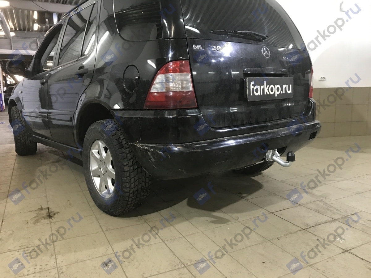 Установили фаркоп Galia для Mercedes M-class 1998-2005 г.в.
