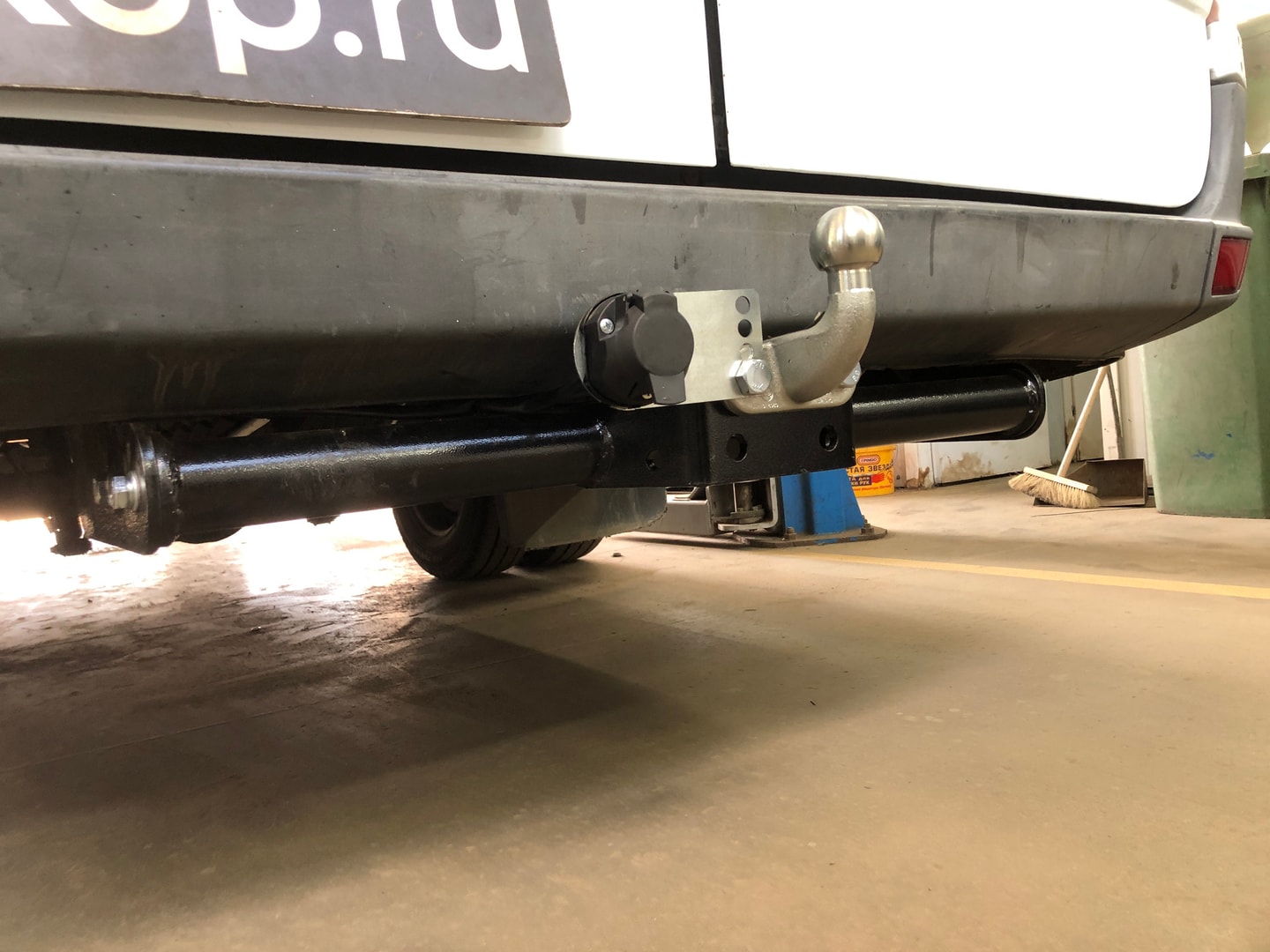 Установили фаркоп Лидер Плюс для Mercedes Sprinter 2006-2018 г.в.